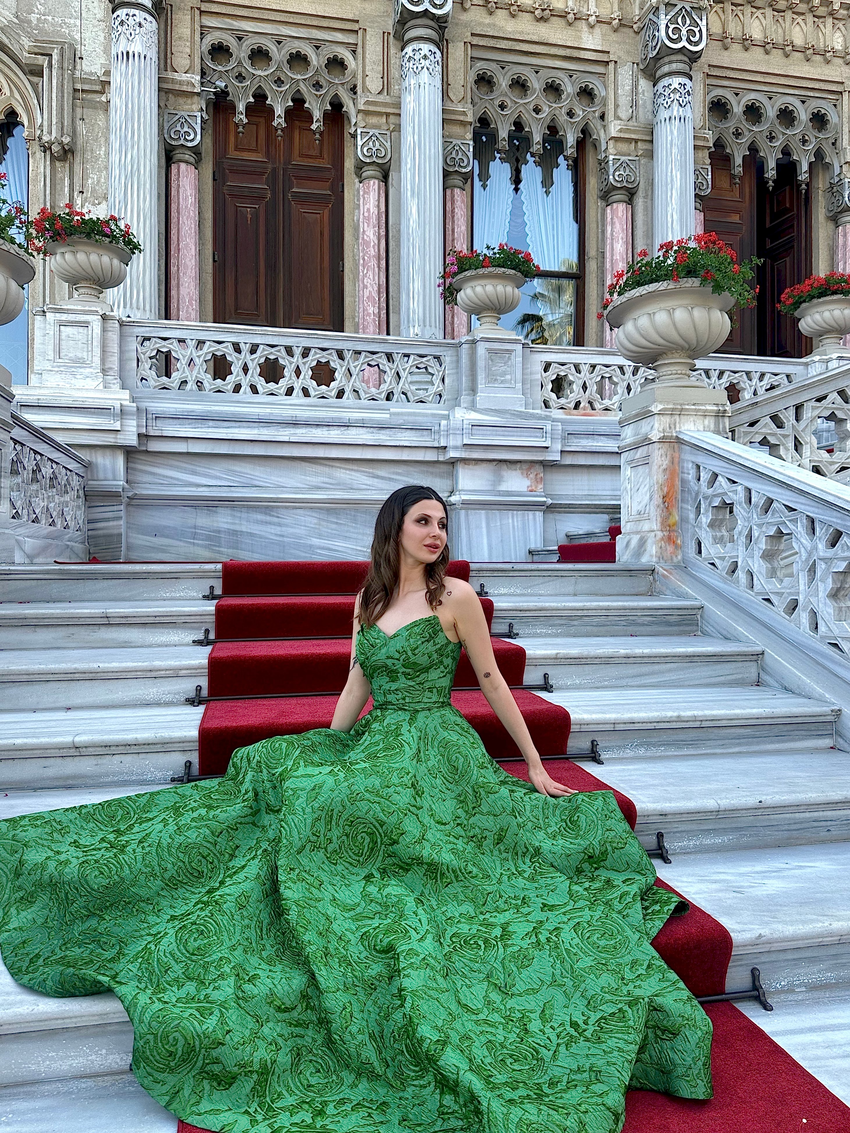 ÇIRAĞANDAKİ MEZUNİYET BALOMDA 1 KERE GİYDİĞİM ELBİSEM