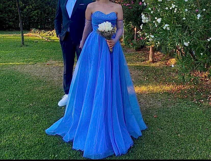 Kraliyet mavisi taşlı nişan elbisesi